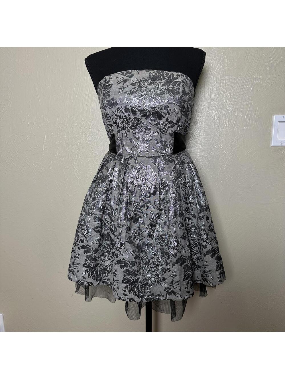 Charlotte Russe Y2K Metallic Bella Swan Strapless Party Dress Tulle Gray Silver